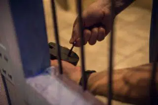 A player unlocking a chamber of the temple.