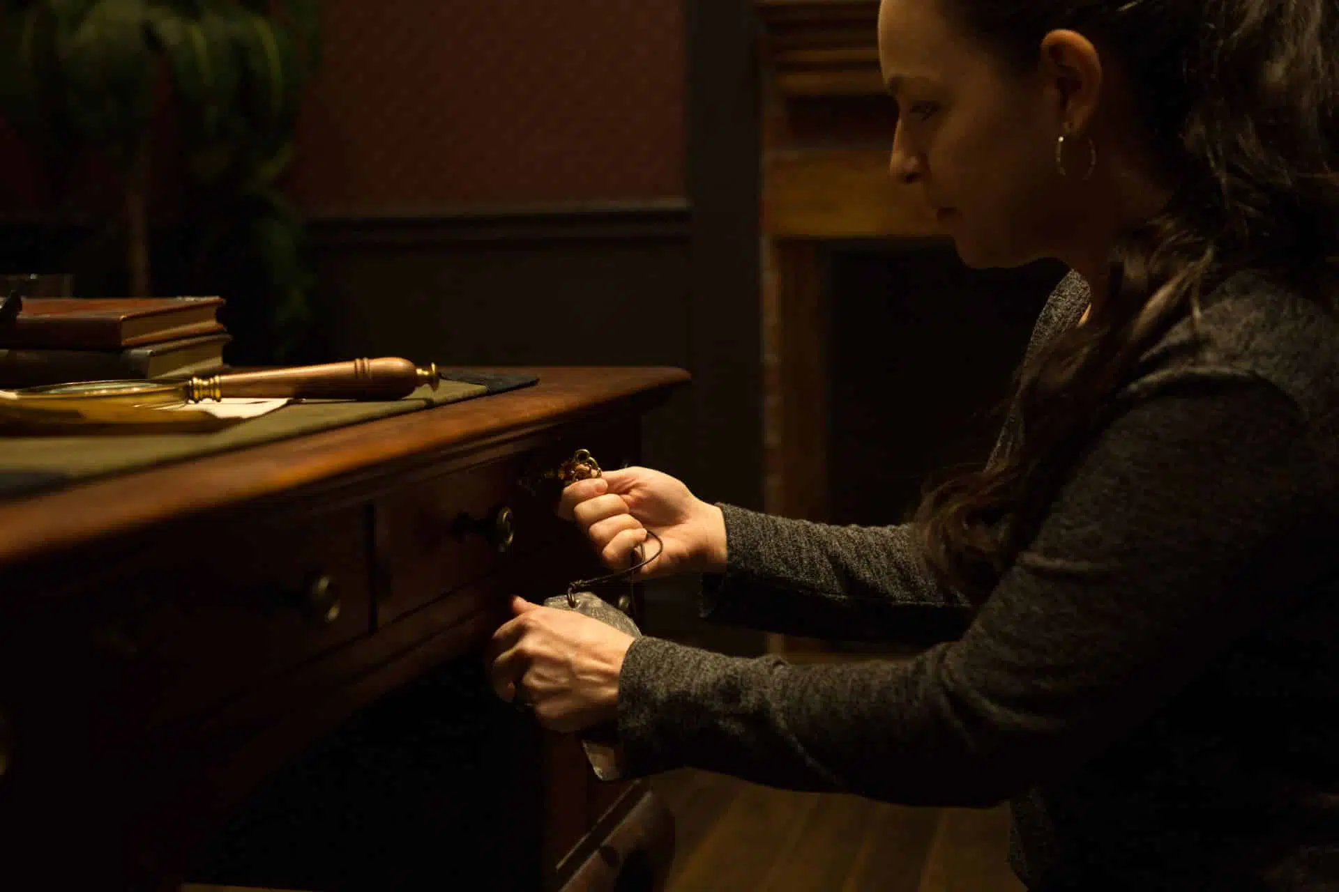 A player unlocking the desk drawer with an antique key.